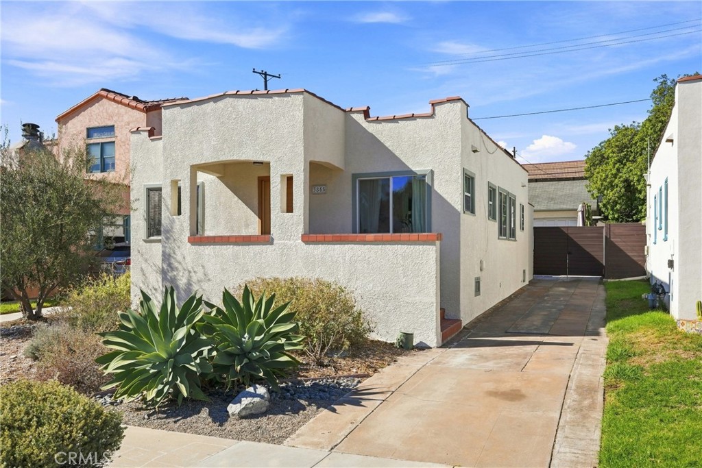 3855 E Wilton Property Photo 4