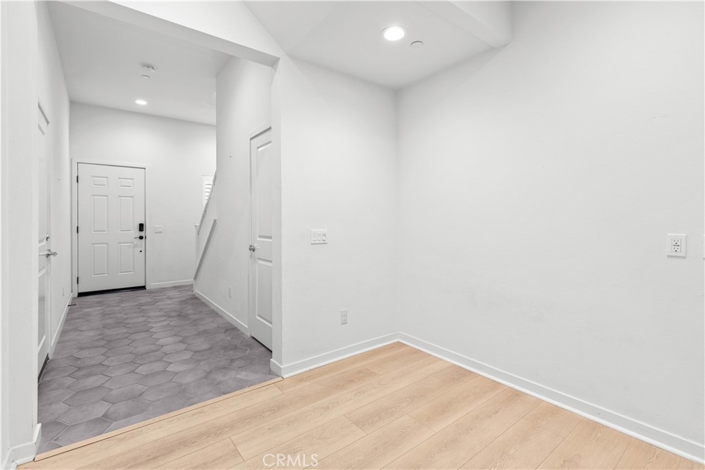 604 White Oaks Property Photo 5