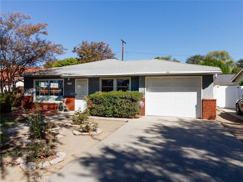 1227 Grove Property Photo 3