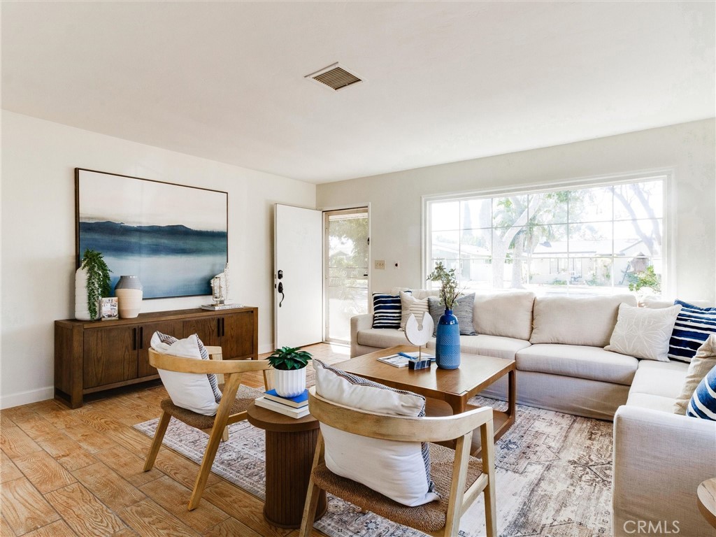 1227 Grove Property Photo 4