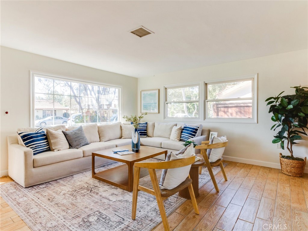 1227 Grove Property Photo 5