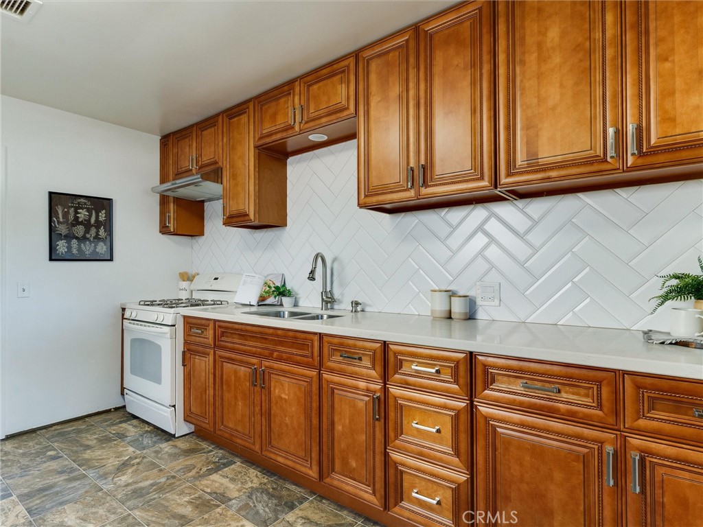 1227 Grove Property Photo 8