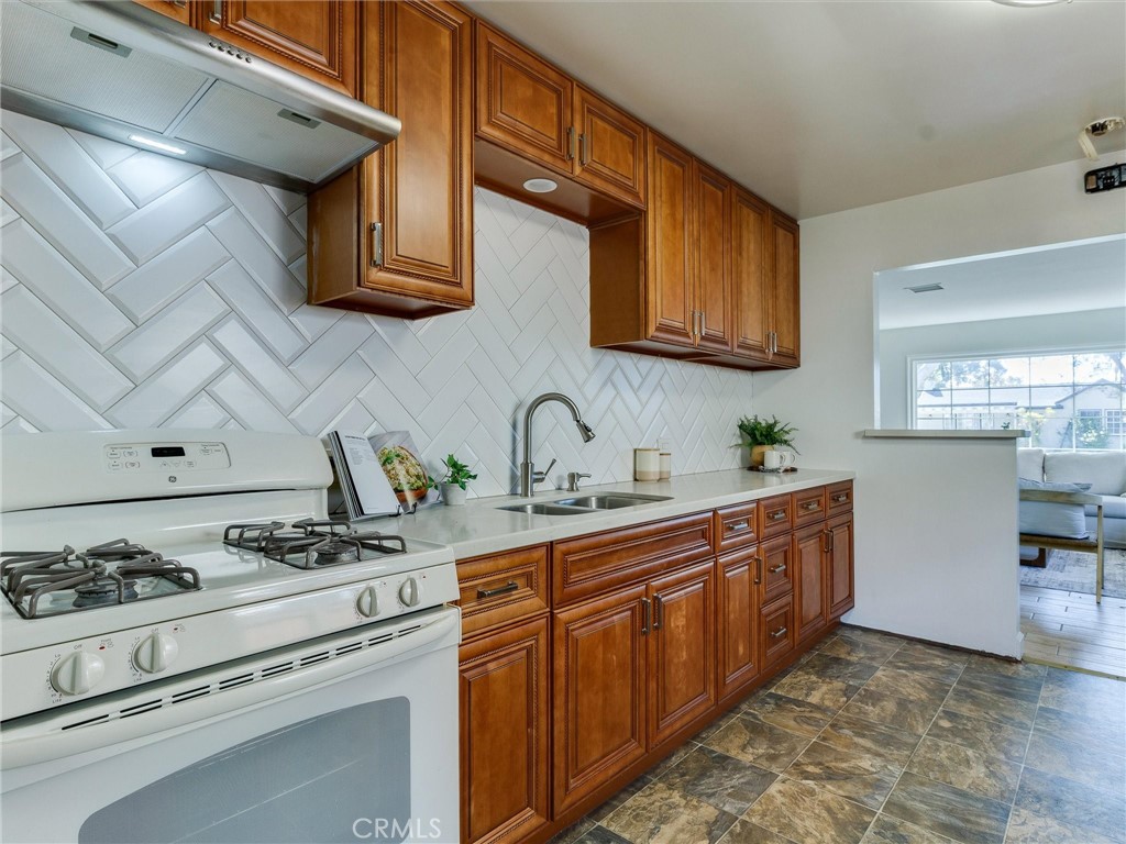 1227 Grove Property Photo 9