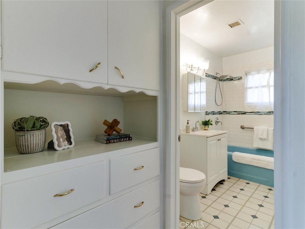 1227 Grove Property Photo 15