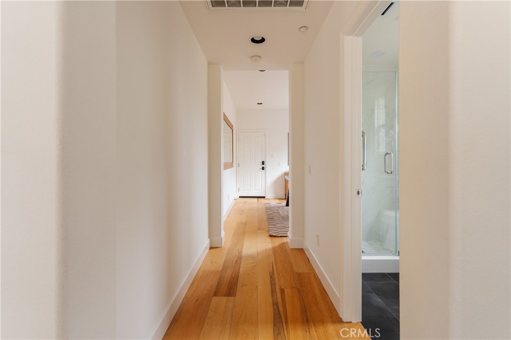 747 E Milford Street Property Photo 15