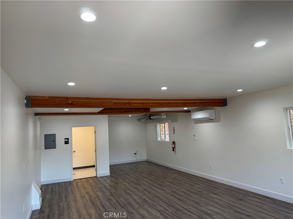 758 Long Beach Blvd. B Property Photo 5