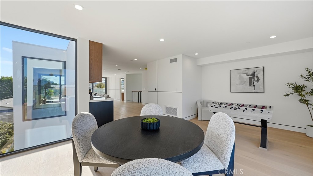813 N Genesee Property Photo 31