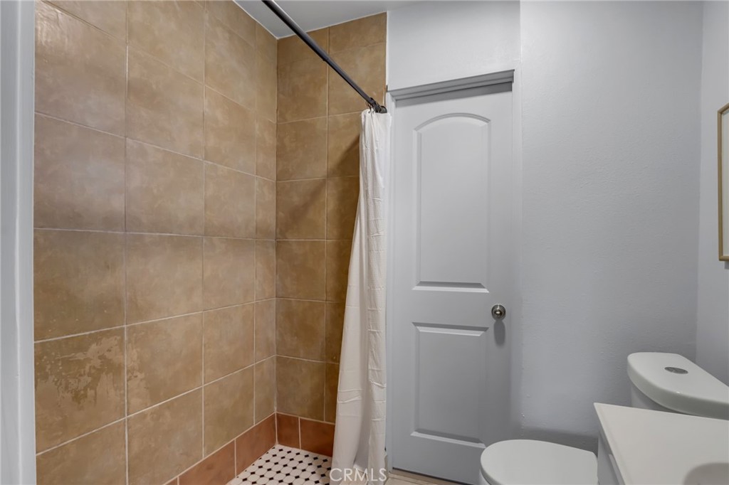 1612 W 71st Street Property Photo 38
