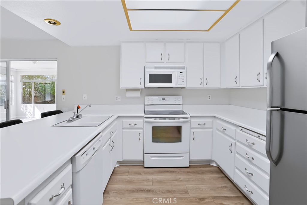 27383 Embassy Property Photo 28