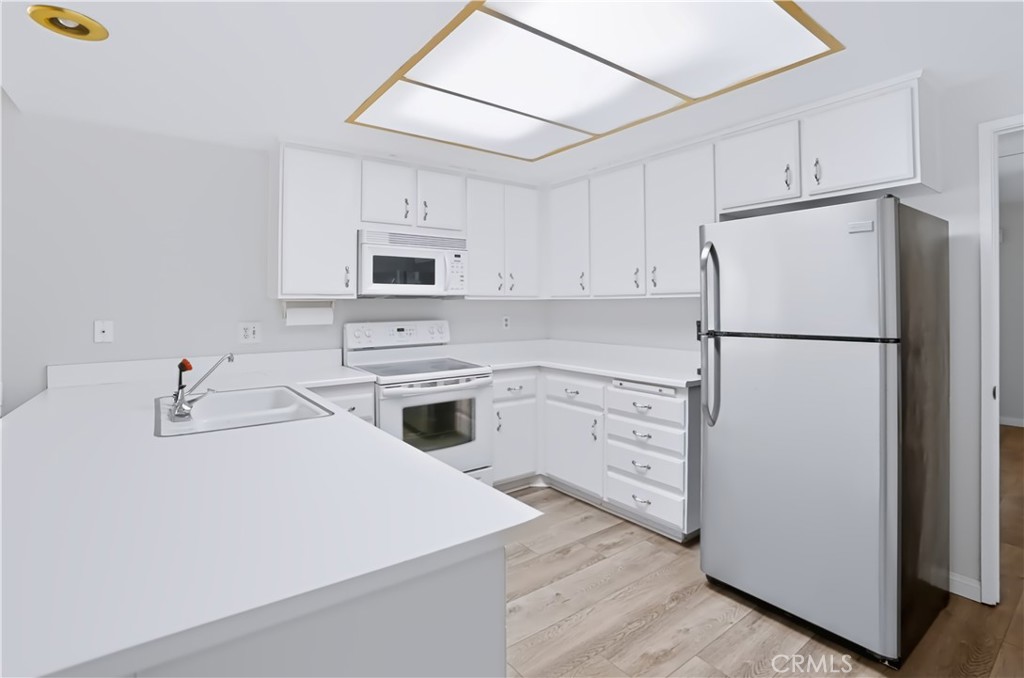 27383 Embassy Property Photo 29
