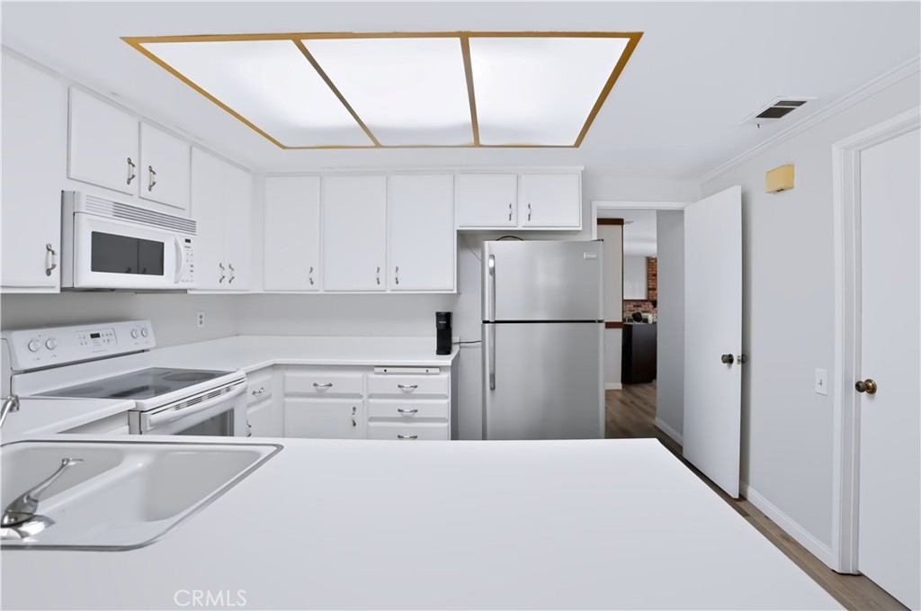 27383 Embassy Property Photo 30