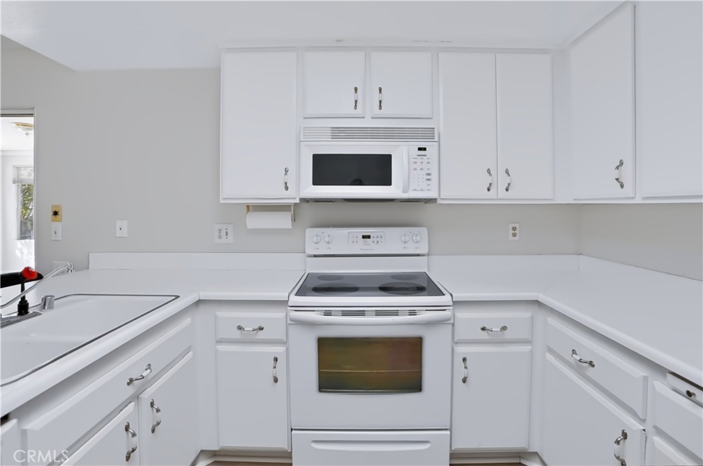 27383 Embassy Property Photo 31