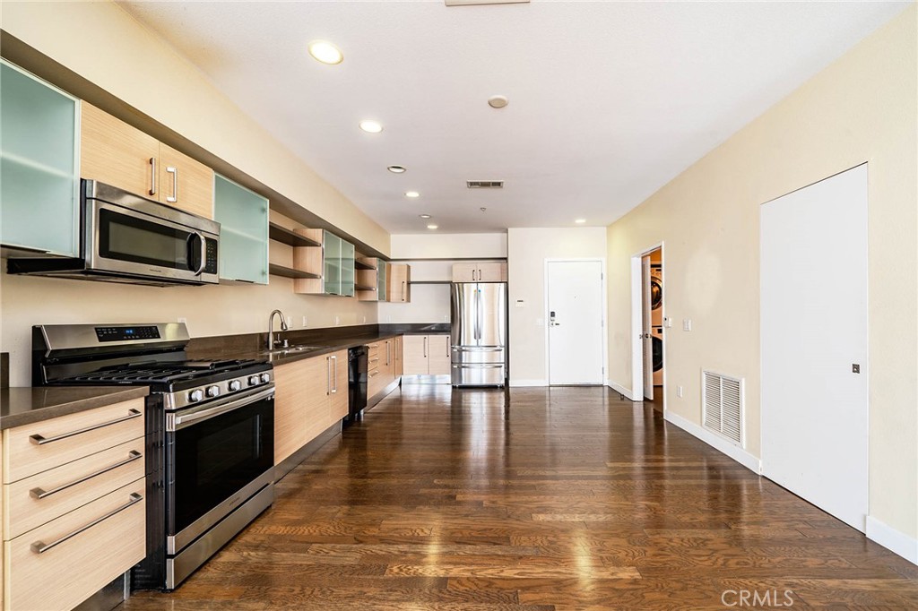 1234 Wilshire Blvd. 519 Property Photo 4