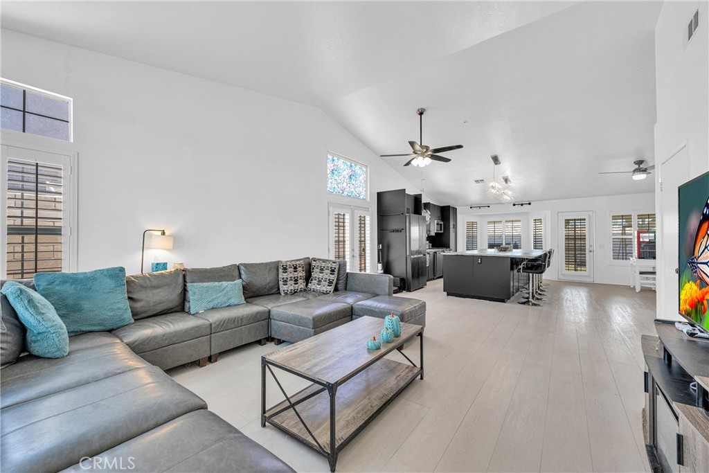 7581 Stoney Creek Drive Property Photo 4