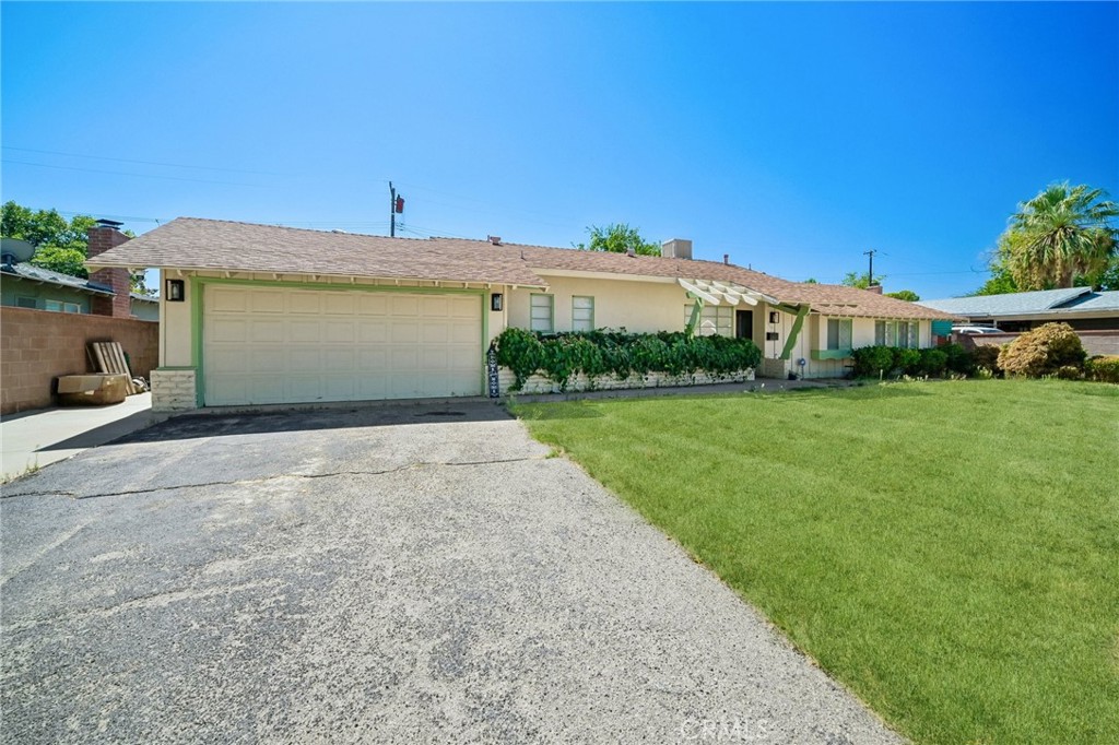 1112 E Avenue J4 Property Photo 1