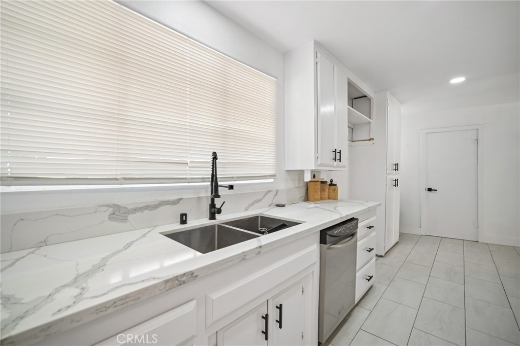 1112 E Avenue J4 Property Photo 11