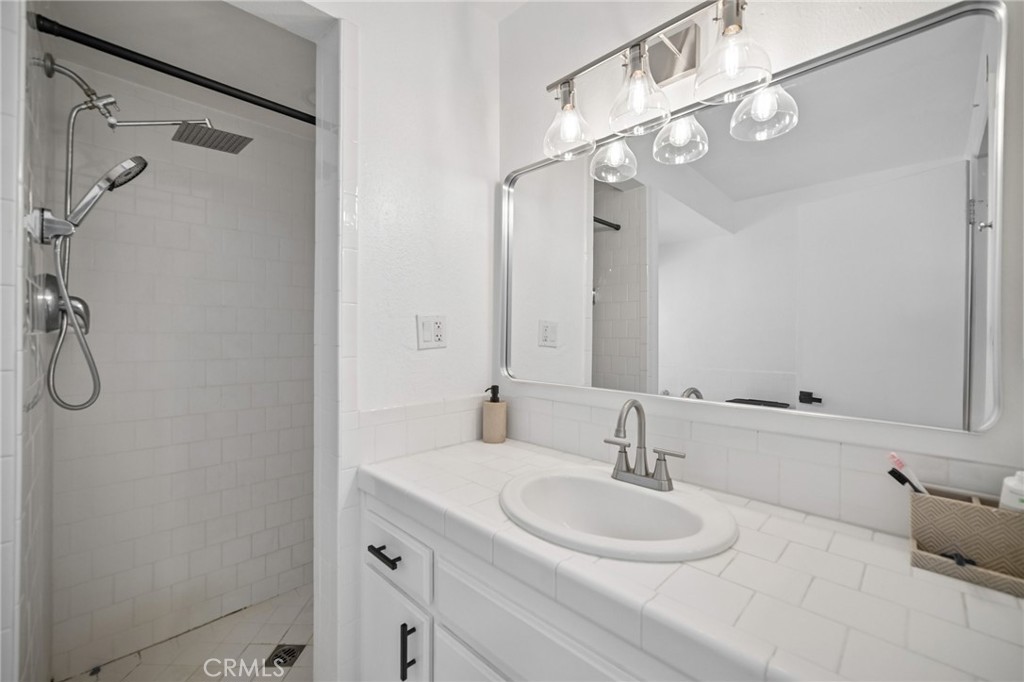 1112 E Avenue J4 Property Photo 18