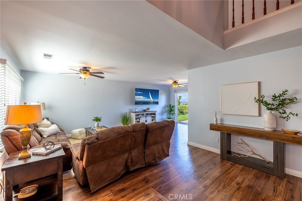 5217 E Rolling Hills Drive Property Photo 12