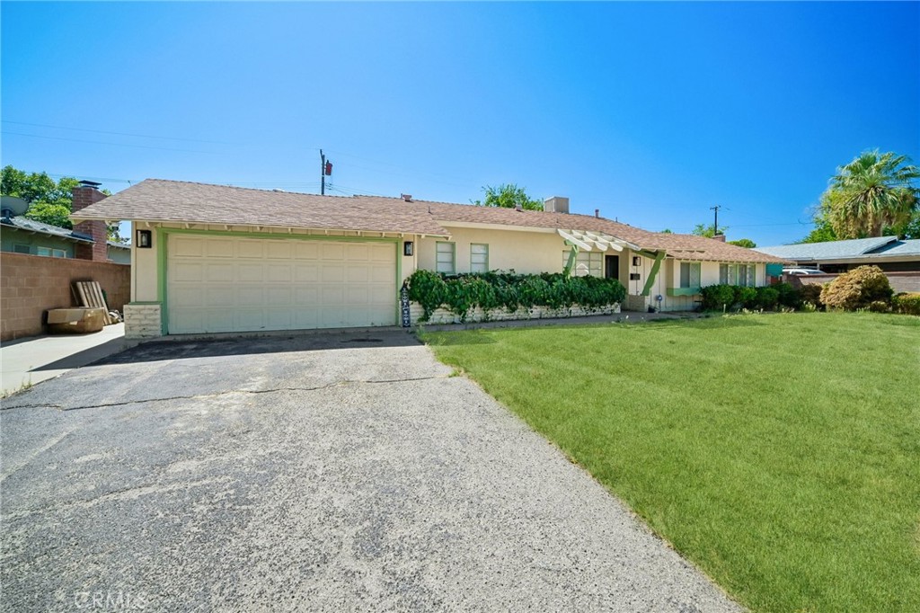 1112 E Avenue J4 Property Photo 1