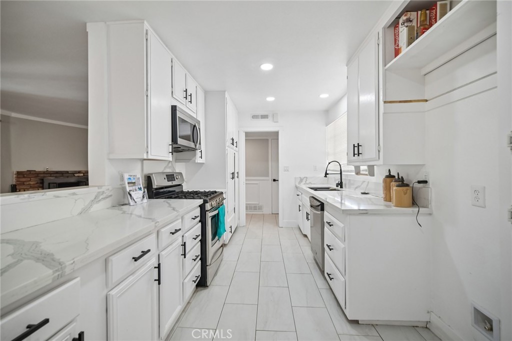1112 E Avenue J4 Property Photo 10