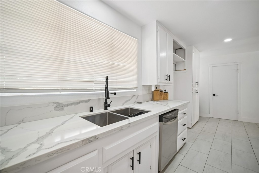 1112 E Avenue J4 Property Photo 11