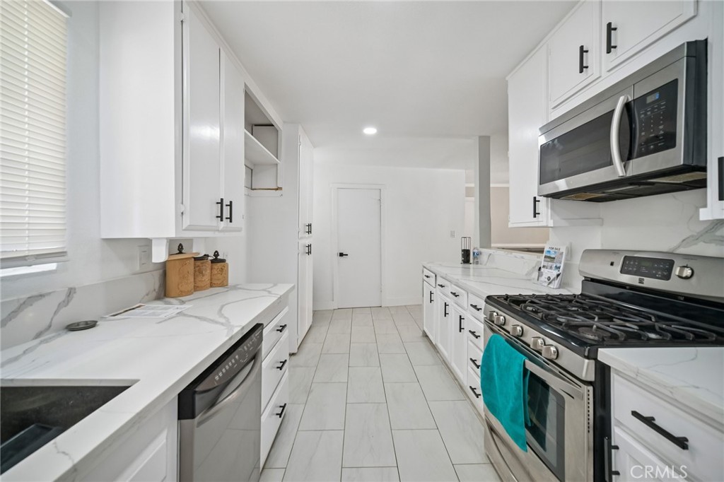 1112 E Avenue J4 Property Photo 13