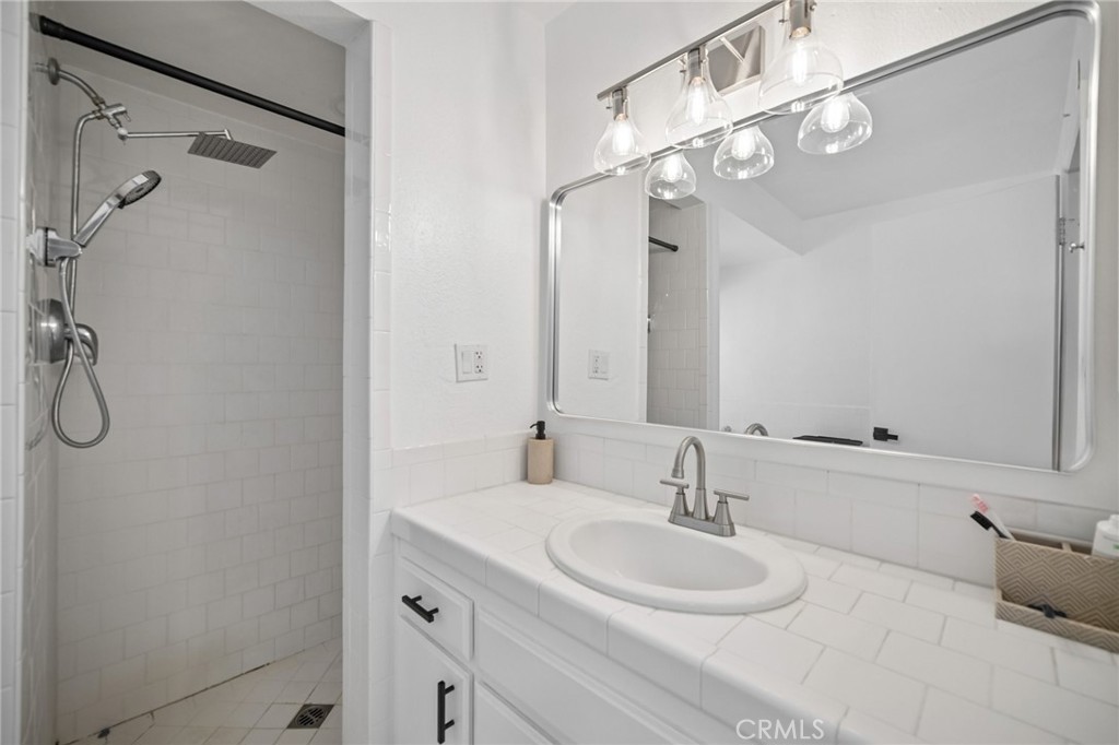 1112 E Avenue J4 Property Photo 17