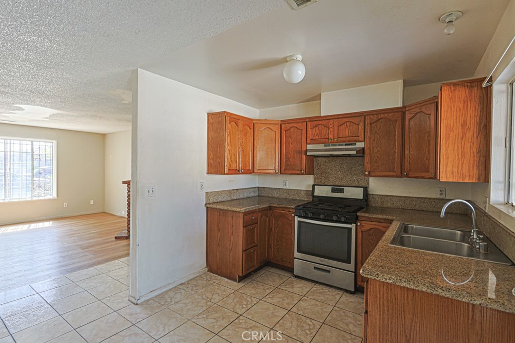 1019 E 21st Property Photo 12