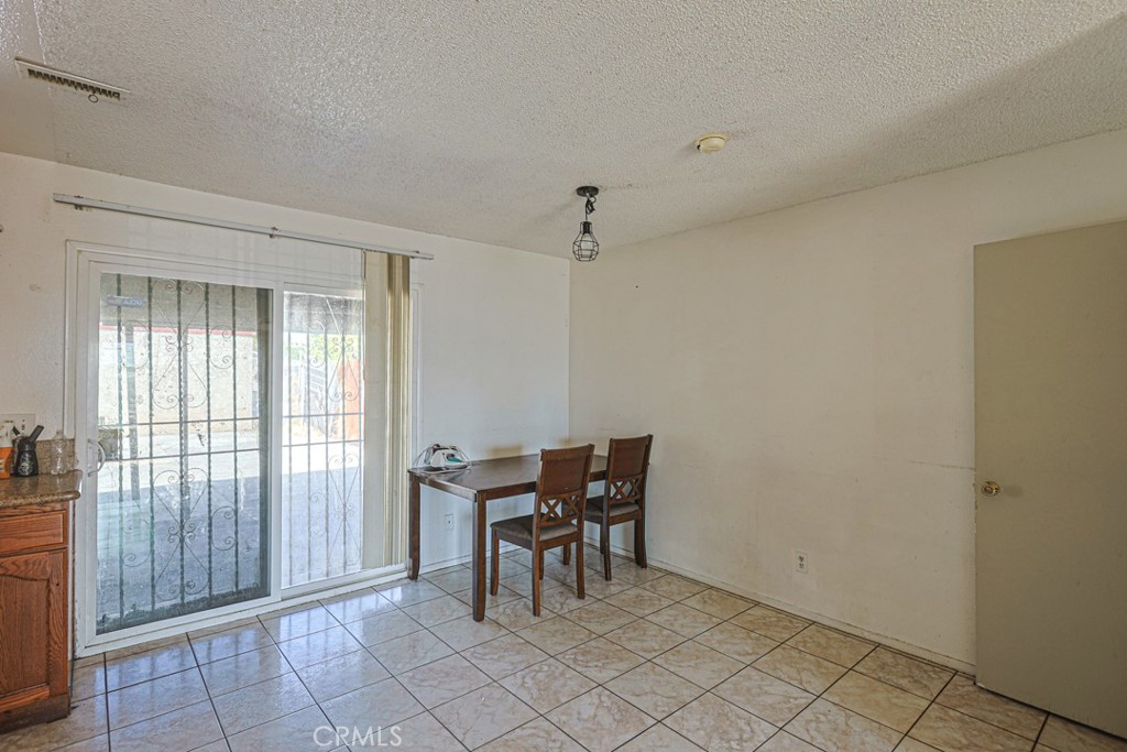 1019 E 21st Property Photo 14