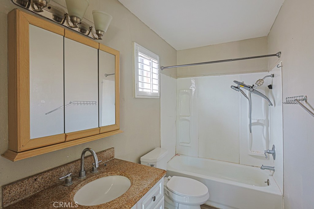 1019 E 21st Property Photo 19