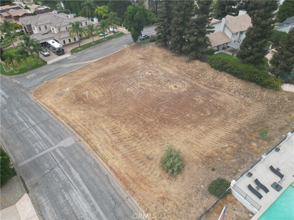 13581 Pineridge Court Property Photo 6