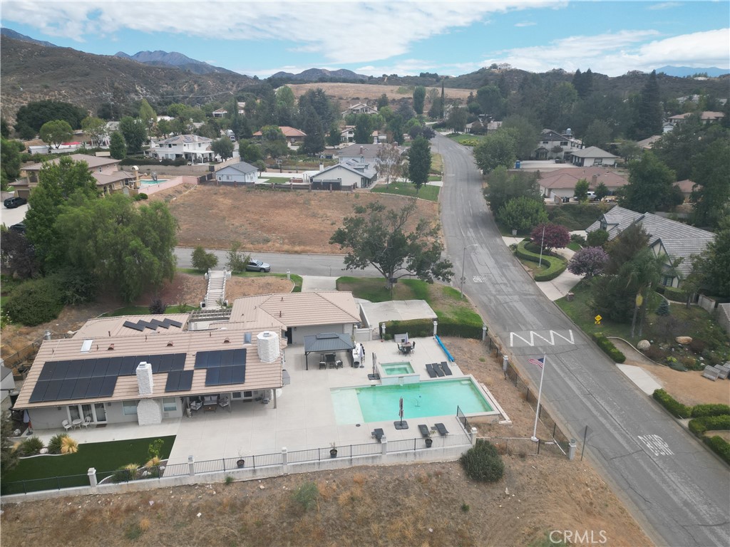 13581 Pineridge Court Property Photo 8