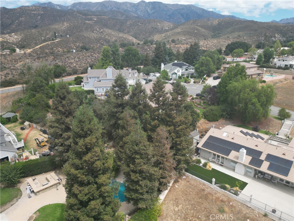 13581 Pineridge Court Property Photo 9