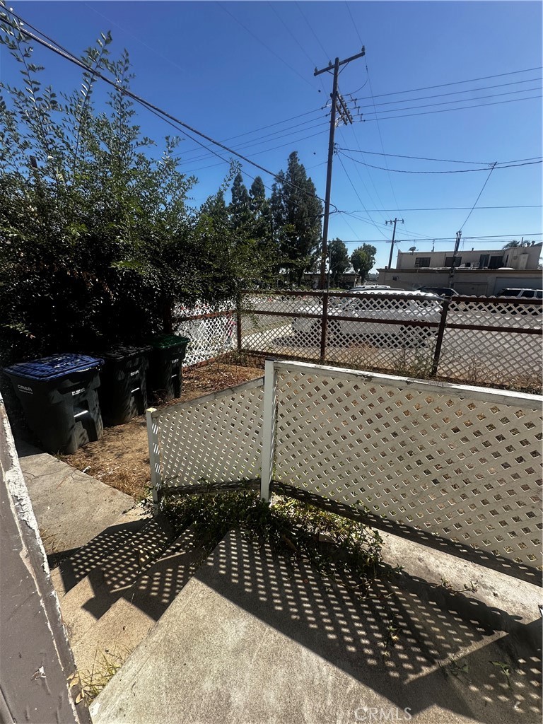 502 W Erna Property Photo 2