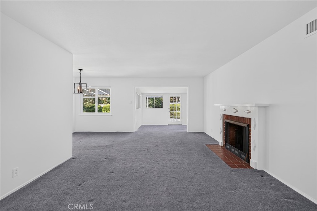 2471 Oakland Drive Property Photo 2
