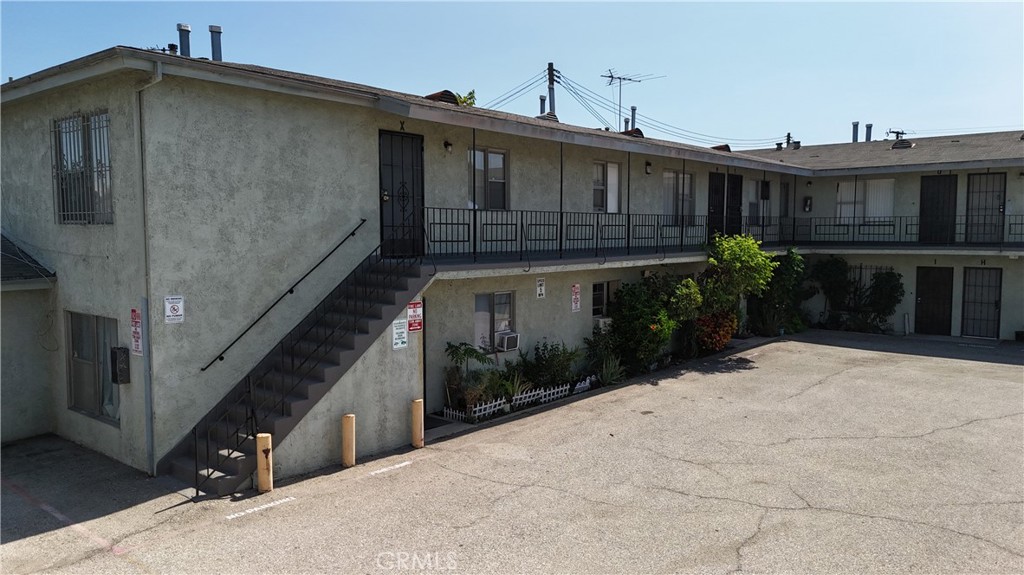 6900 California Property Photo 2