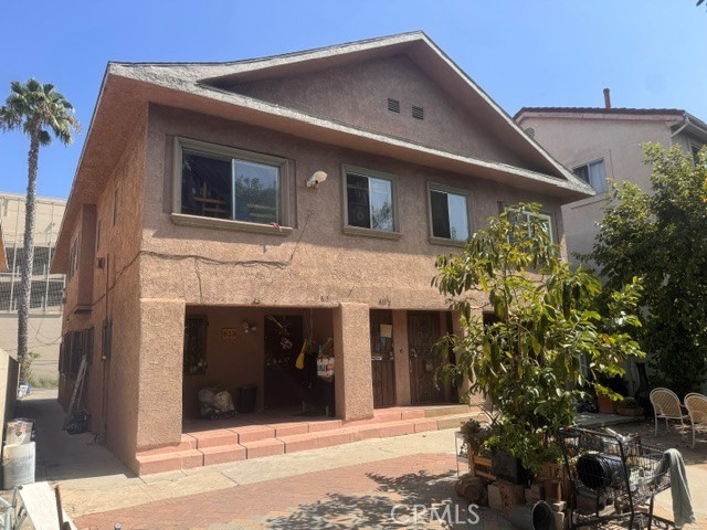 811 W 40th Property Photo 1