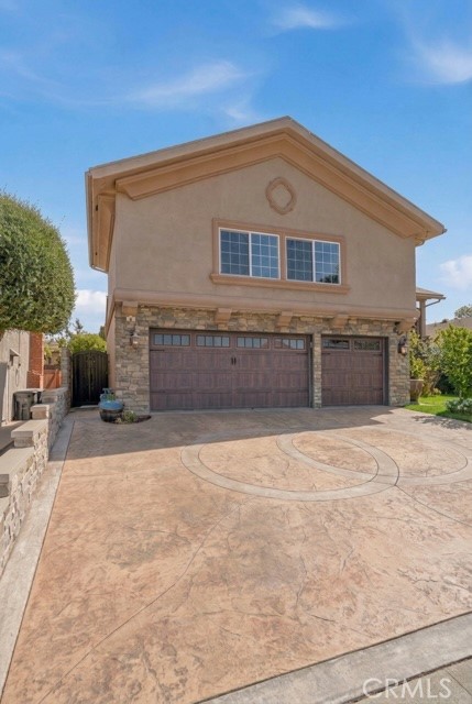 110 S Francisco Property Photo 1