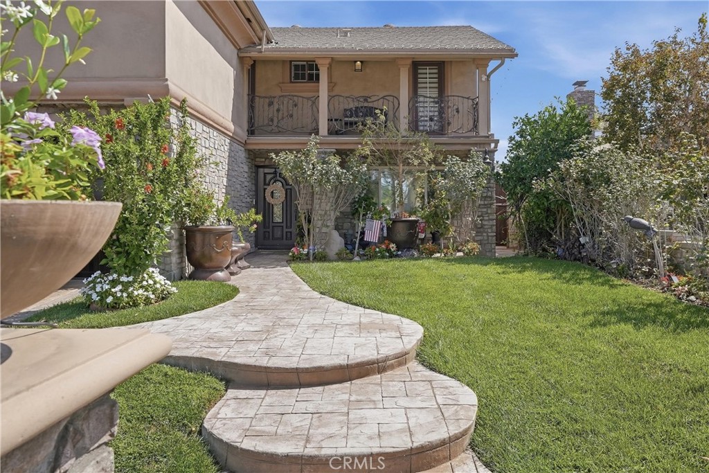 110 S Francisco Property Photo 3