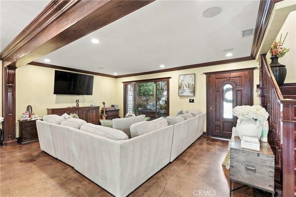 110 S Francisco Property Photo 4