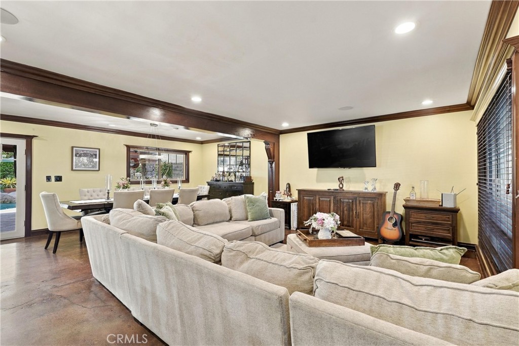 110 S Francisco Property Photo 5
