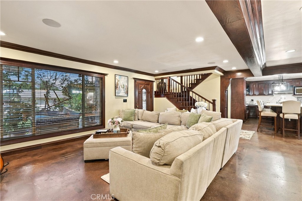110 S Francisco Property Photo 6