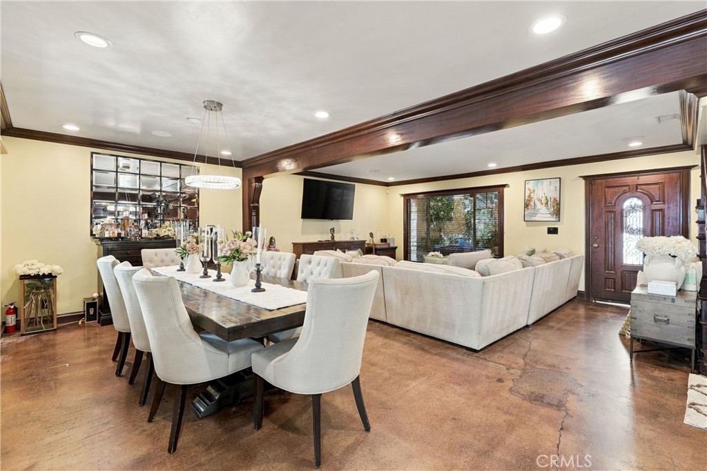 110 S Francisco Property Photo 7