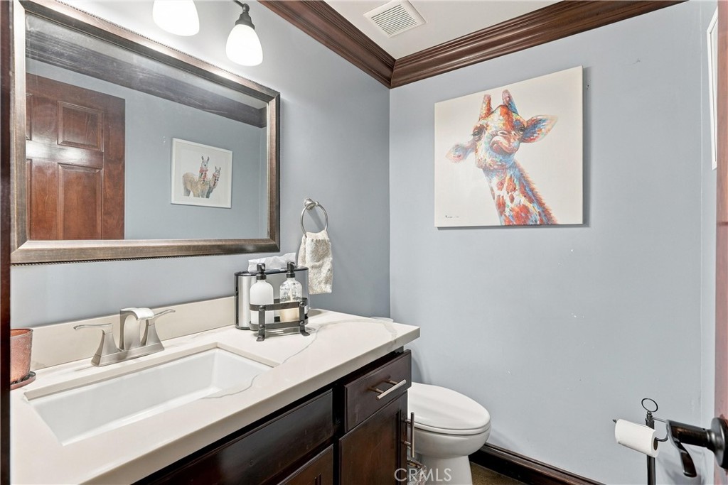 110 S Francisco Property Photo 18