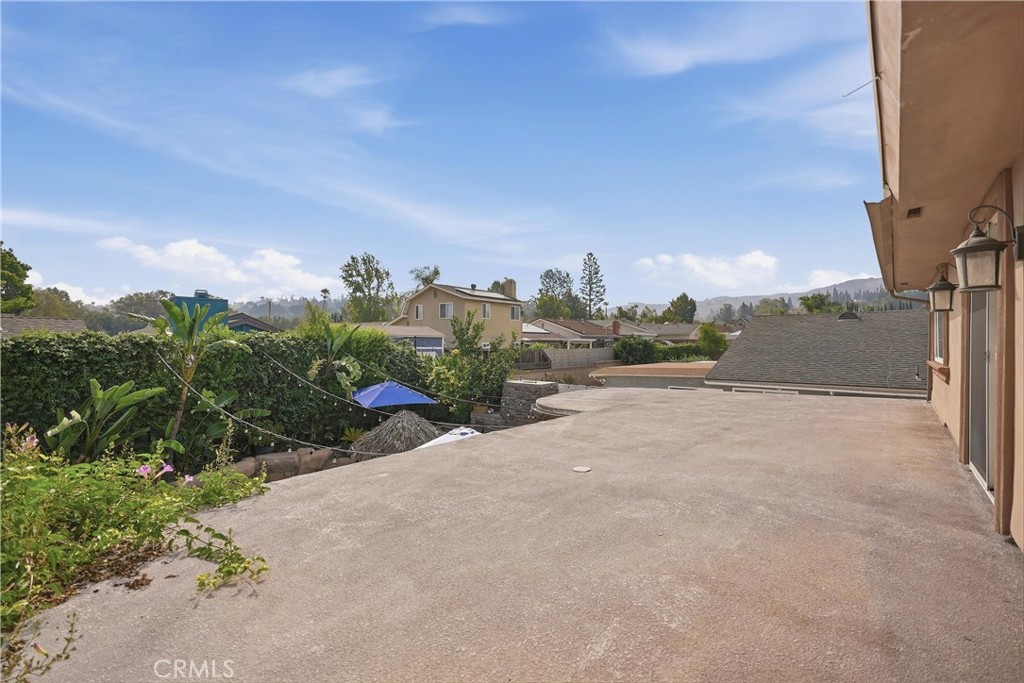 110 S Francisco Property Photo 19