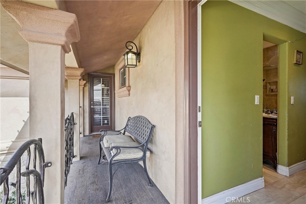 110 S Francisco Property Photo 20