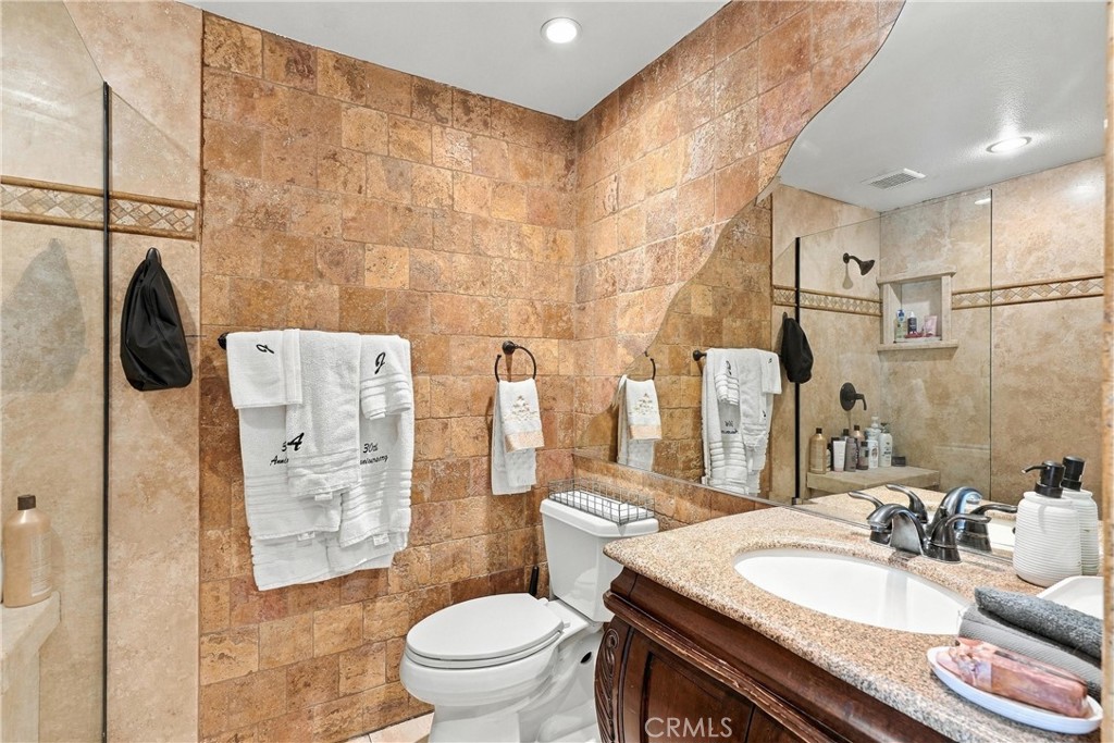 110 S Francisco Property Photo 21