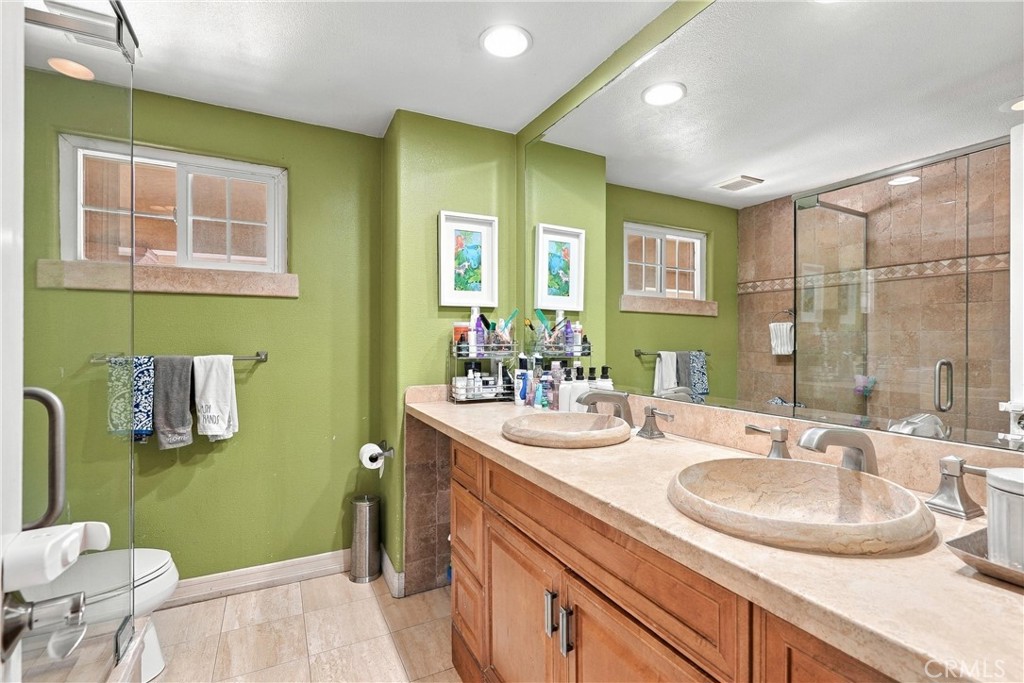 110 S Francisco Property Photo 23
