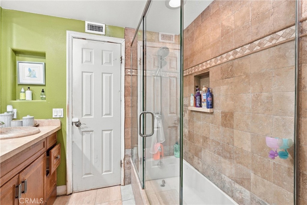 110 S Francisco Property Photo 24