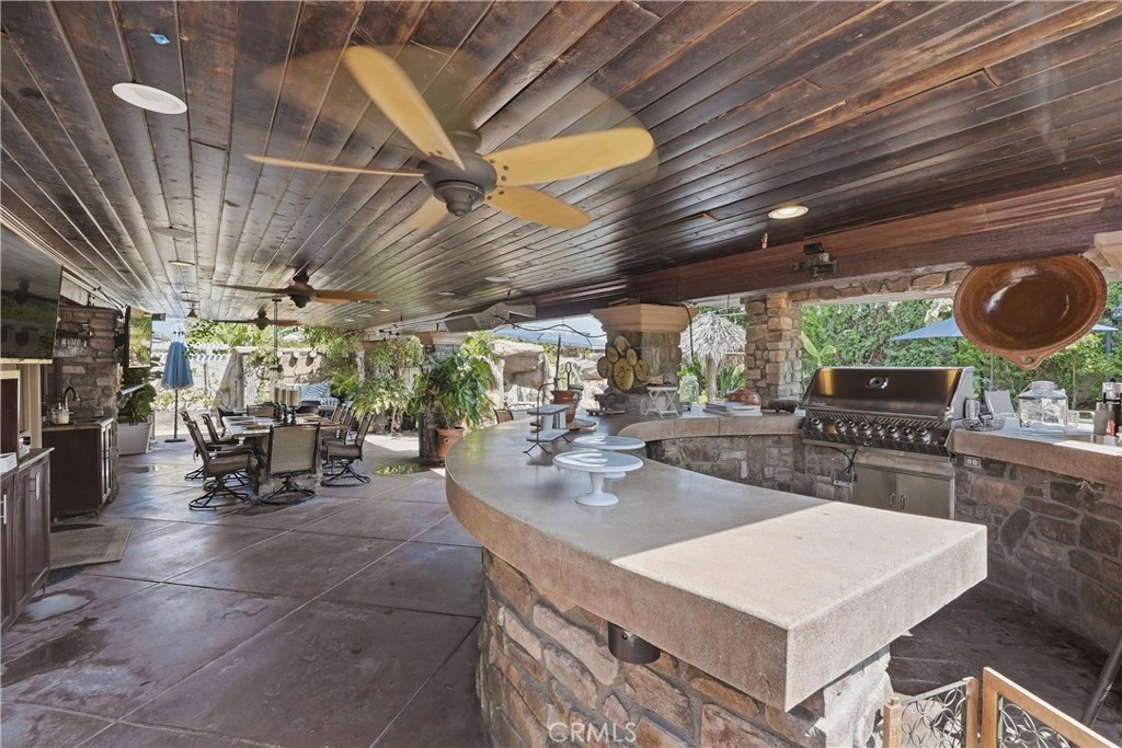 110 S Francisco Property Photo 25